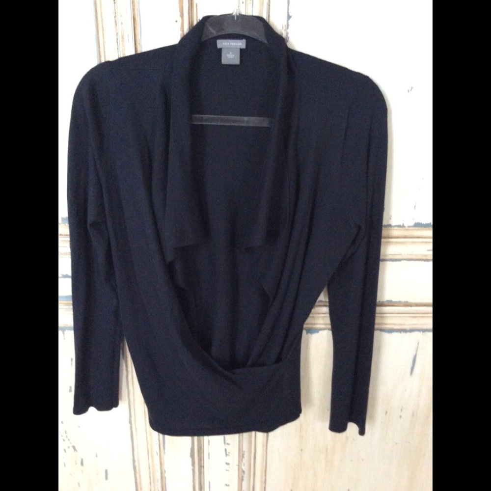 ANN TAYLOR NAVY TOP SMALL